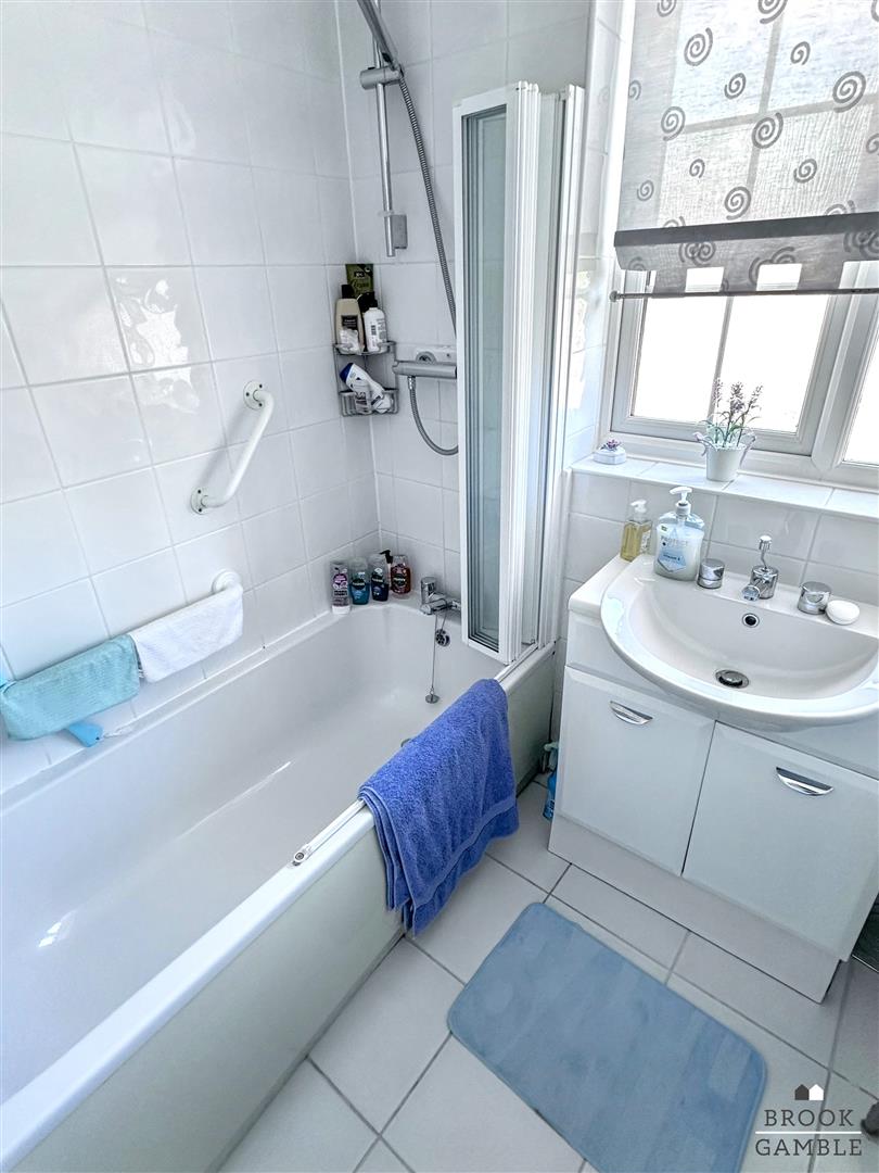 3 Bedroom House. Beechwood Crescent in Eastbourne, East Sussex 13